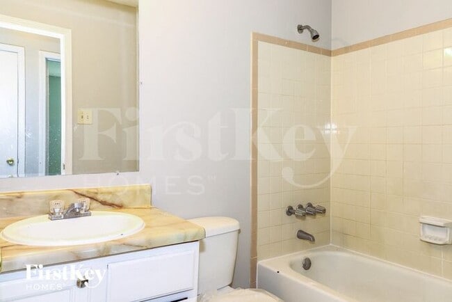 Building Photo - 5798 Jardin Pl