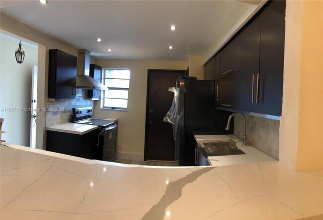 Building Photo - 2 bedroom in North Miami Beach FL 33179