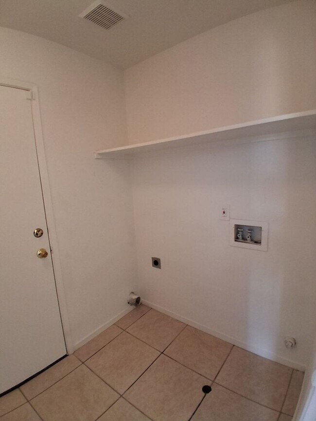 Building Photo - 277 W El Paso Ave