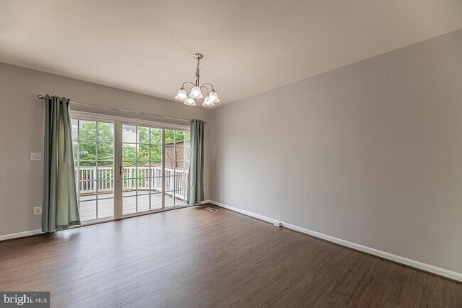 Building Photo - 24635 Kings Canyon Square
