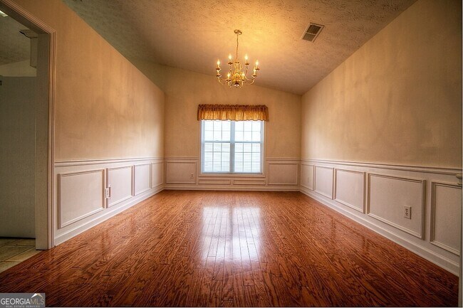 Building Photo - 3230 Kylay Ct NE