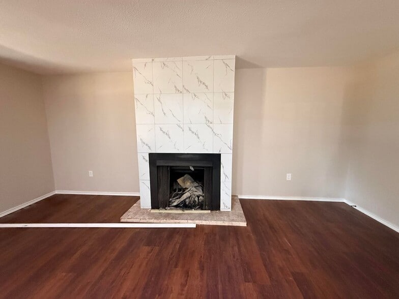 Building Photo - 4026 Dixon Cir