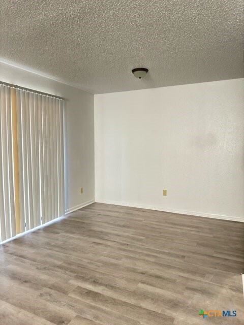 Building Photo - 1815 Cedarhill Dr