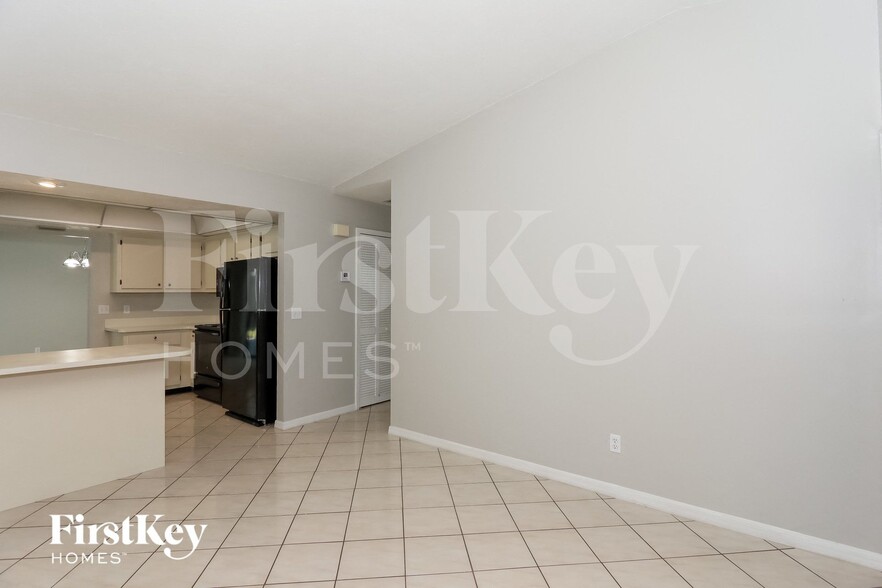 Building Photo - 3511 SE 1st Pl