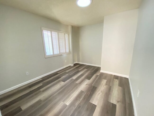Building Photo - 3 Bed 2 Bath in Gated Beach Community-A must see Home