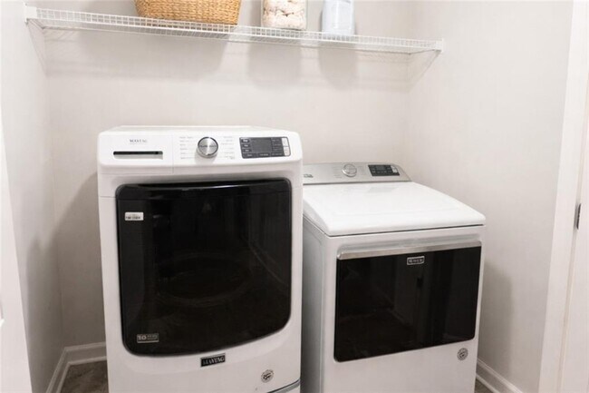 Building Photo - 182 Woodhouse Cir