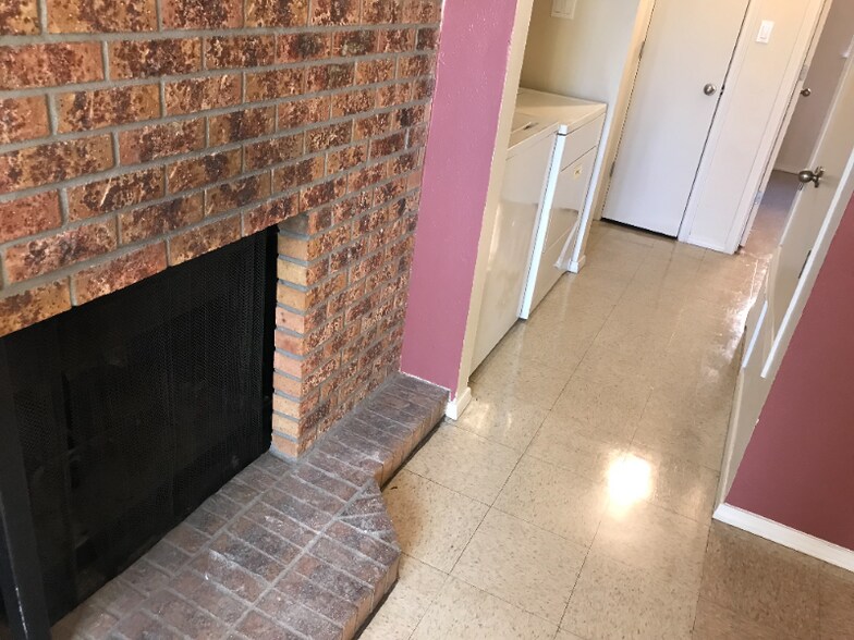 Building Photo - 1326 San Pedro Dr SE