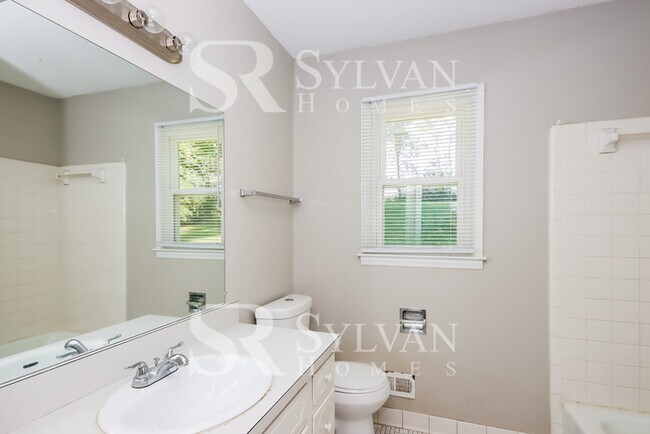 Building Photo - Welcome home to this stunning 3 bedroom, 2 bathroom brick home