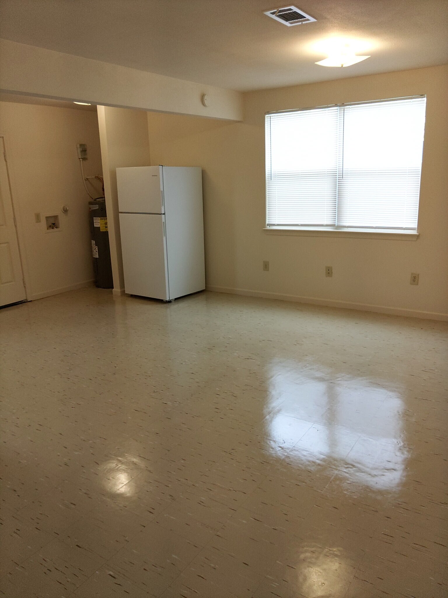 Building Photo - 2312 Rose Dr