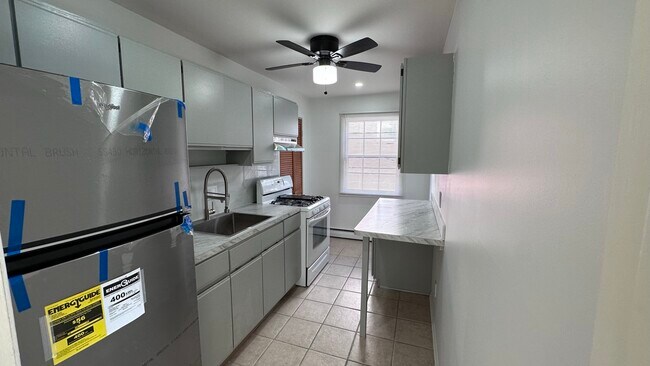 Building Photo - 211 Linden Ave