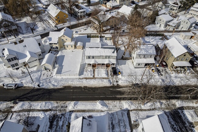 Building Photo - 99 W Circular St