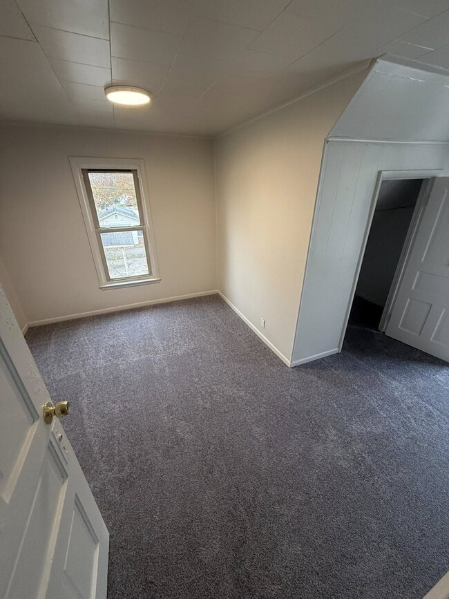 Building Photo - 517 Echo Ave