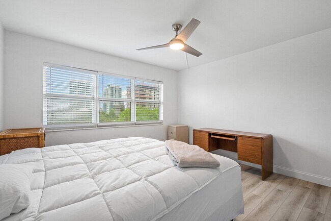 Building Photo - 550 Bayshore Dr