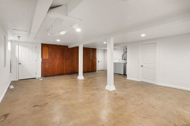 Building Photo - 5336 NE 35th Pl