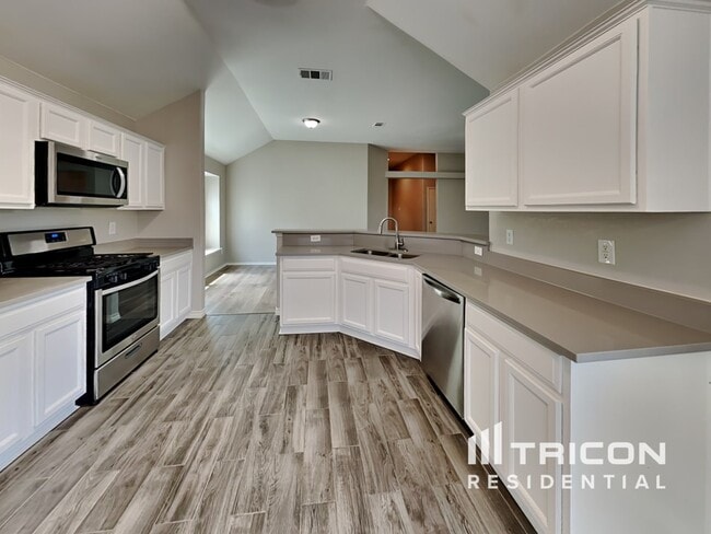 Building Photo - 6701 Fairglen Dr