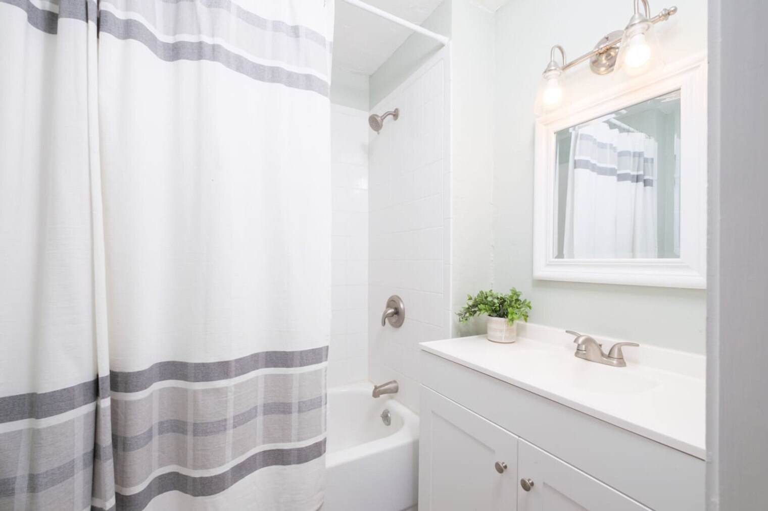 Building Photo - 240 SW 3rd St