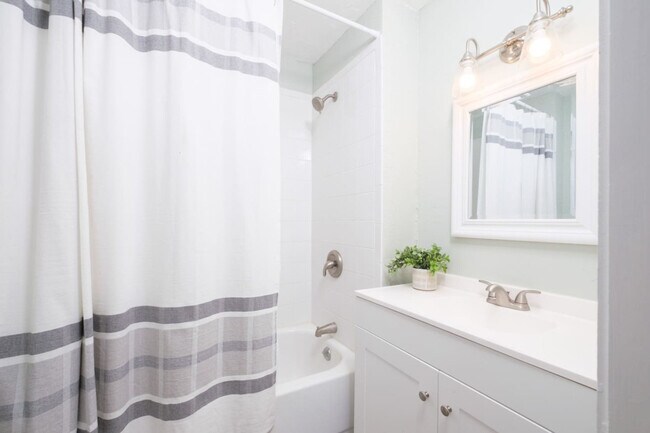 Building Photo - 240 SW 3rd St