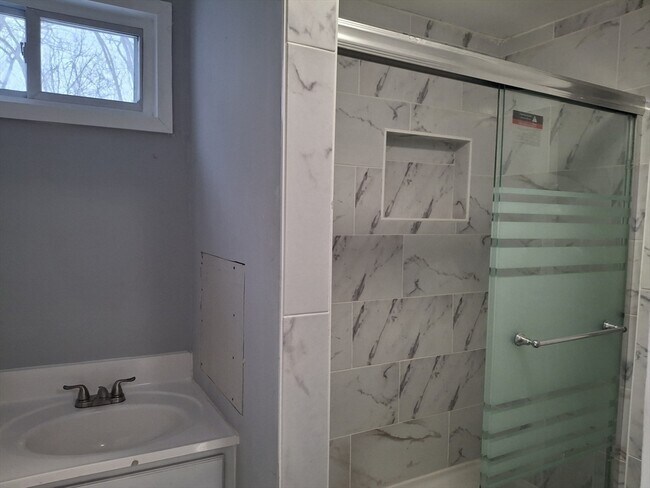 Building Photo - 14 Florence St