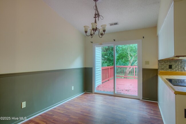 Building Photo - 303 Sedgefield Ct