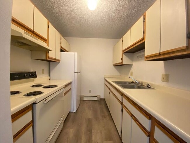 Building Photo - $1,200 | 2 Bedroom, 1 Bathroom Apartment |...