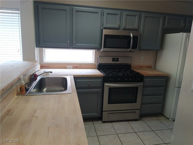 Building Photo - 508 Edgefield Ridge Pl