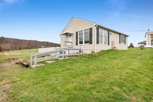 Primary Photo - Fully Furnished Bright & Comfortable 1-Bedroom Cottage Available for Rent