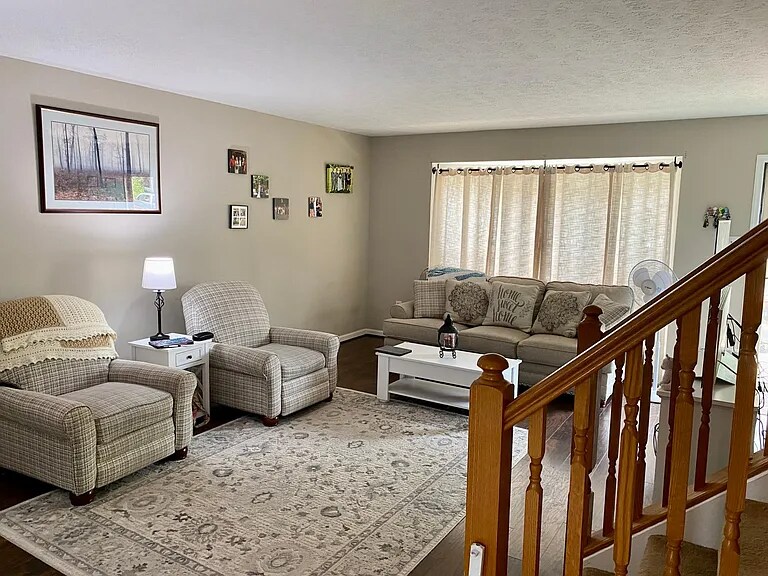 Building Photo - 516 Hollyberry Way