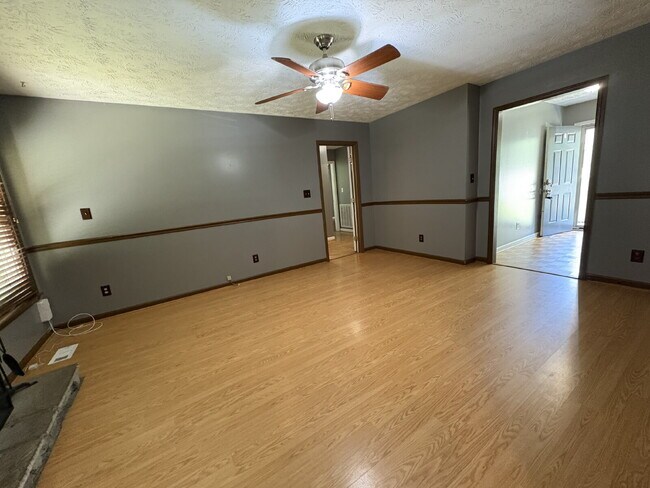 Building Photo - 204 Cobblestone Ct