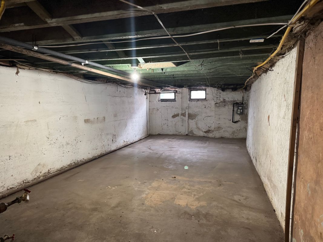 Building Photo - 537 Sanford Pl
