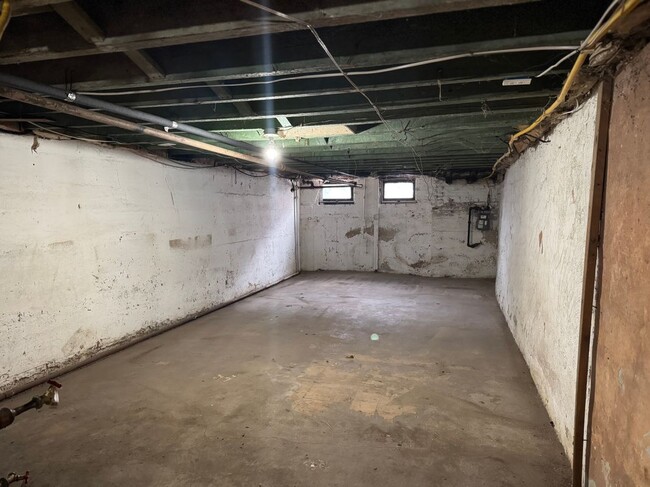 Building Photo - 537 Sanford Pl