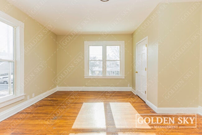 Building Photo - 900 1/2 West Main Street - NA