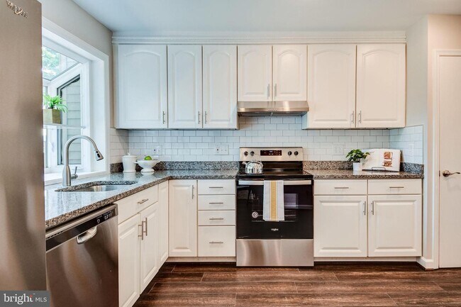 Building Photo - 5415 Helm Ct