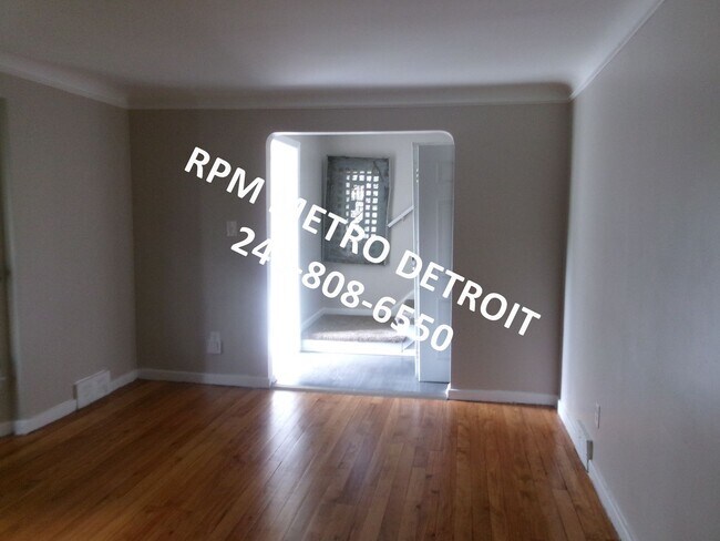 Building Photo - UPDATED COLONIAL HOME IN DETROIT