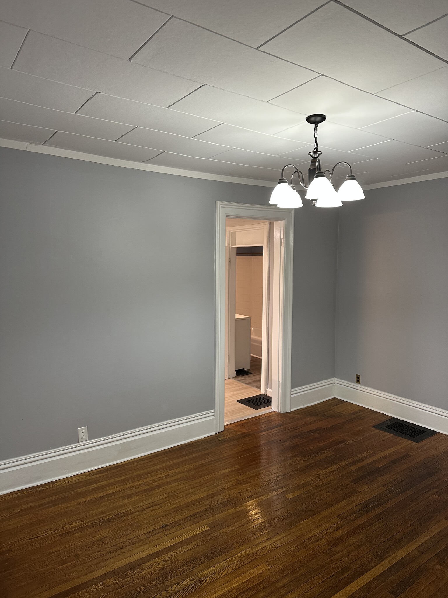 Building Photo - 144 Chapin St