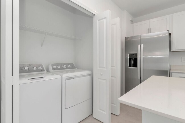 Building Photo - Modern New Construction Townhome in Desirable Lakewood Ranch – Up to 1 Month Free