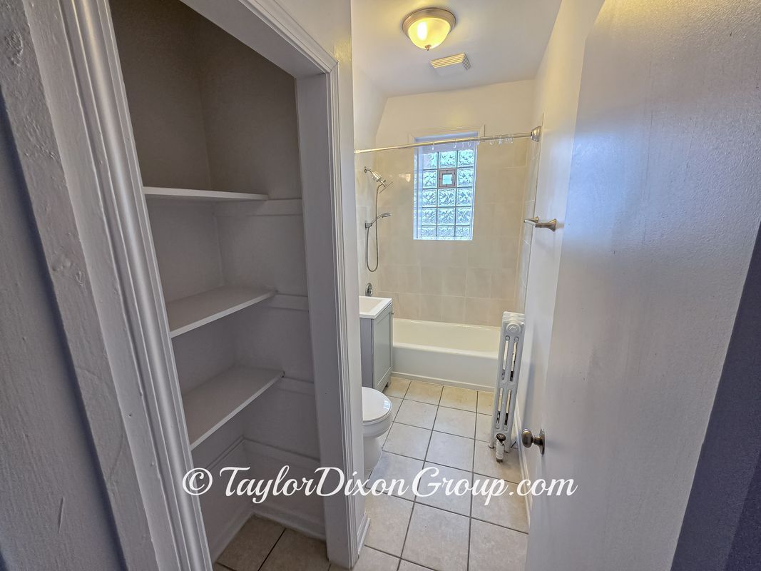 Building Photo - 4033 W Gladys Ave