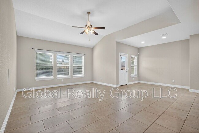 Building Photo - 3124 Half Moon Dr
