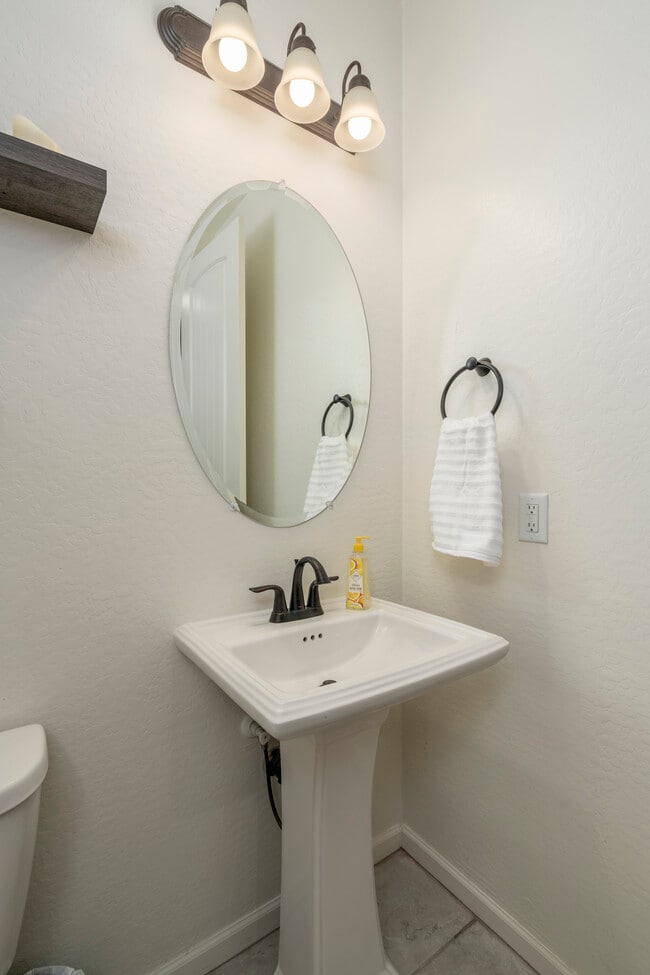 Building Photo - 750 W Torino Pl