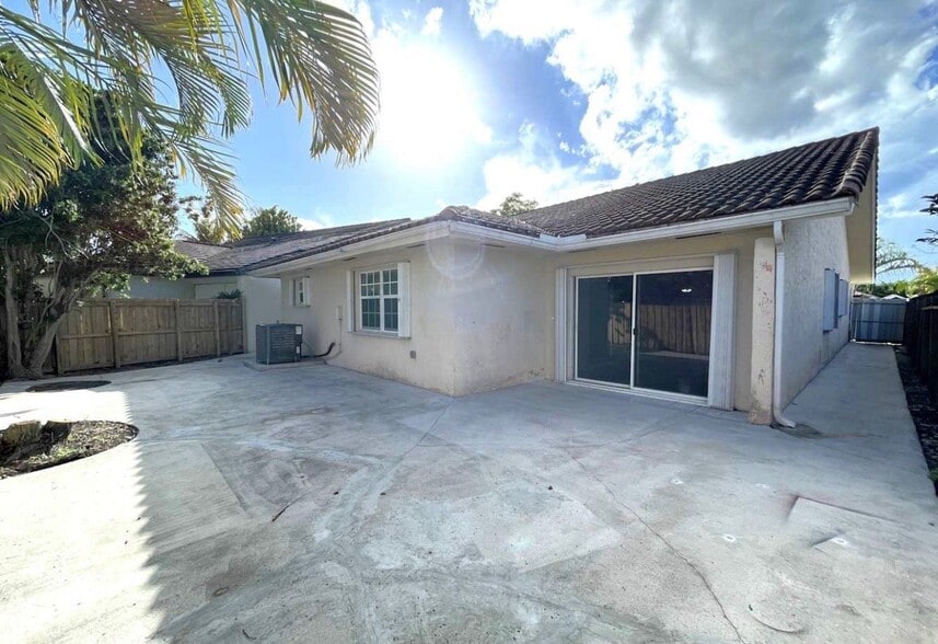 Building Photo - 14272 SW 52nd St