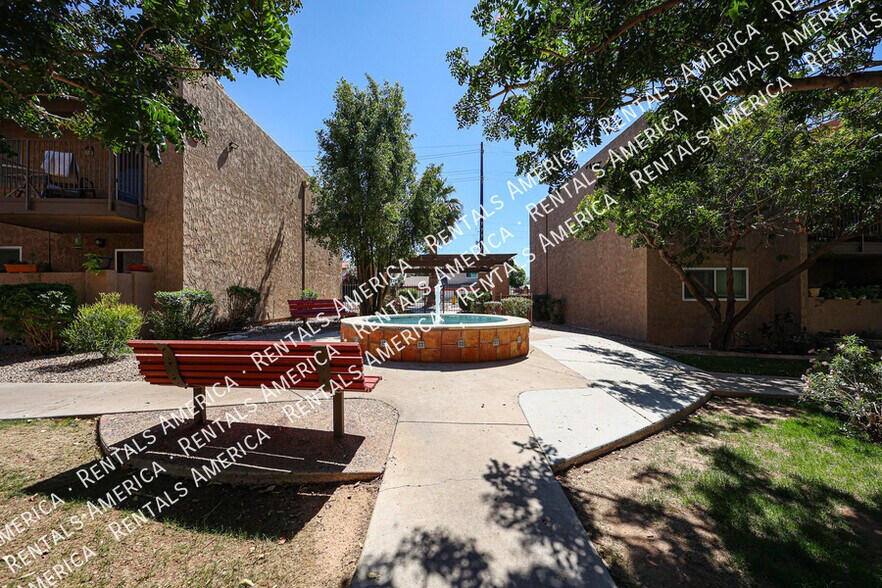 Building Photo - 5525 E Thomas Rd