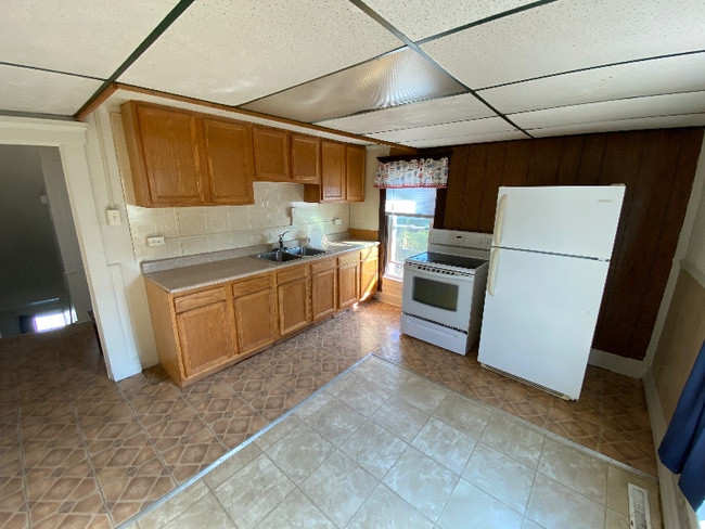 Building Photo - 304 Nuzum Pl