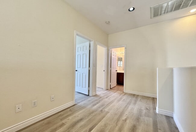 Building Photo - 6039 Glowing Cottage Ct