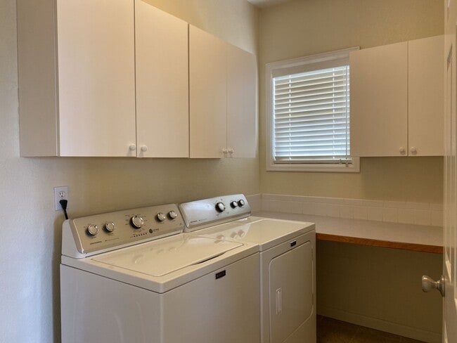 Building Photo - 5742 Crestwood Dr