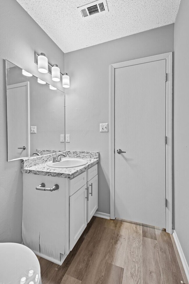 Building Photo - Cozy 2 Bedroom Duplex with Fireplace & Spacious Backyard!