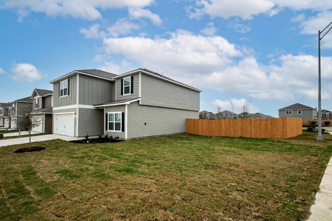 Building Photo - 5 Bedroom Home Close to 1604 and I10 East