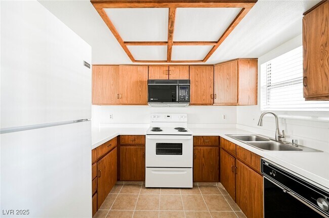 Building Photo - 3823 S Maryland Pkwy