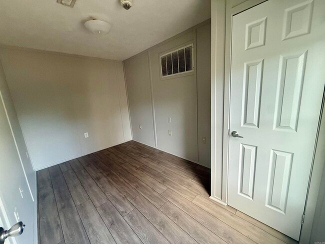 Building Photo - 100 Springwood