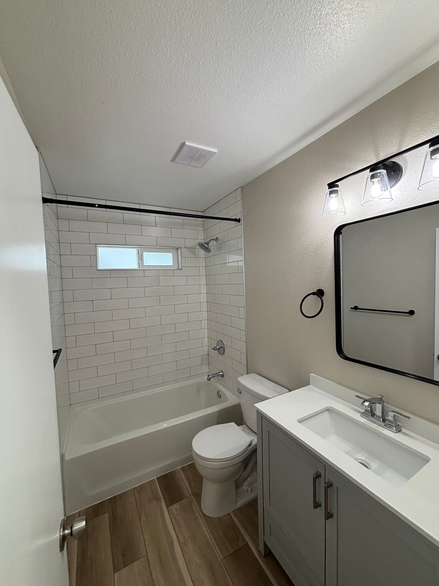 Building Photo - 80 Kaer Ave