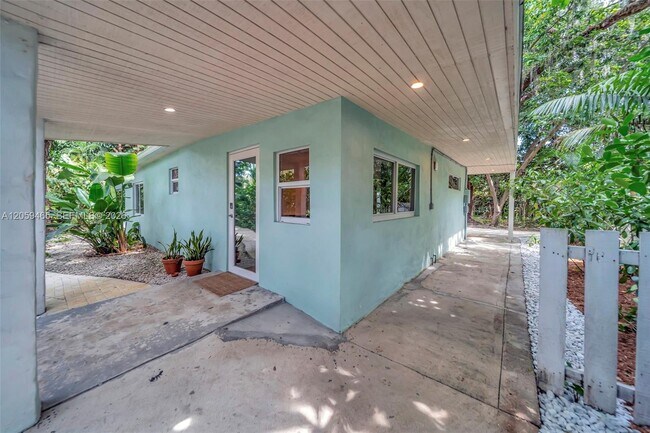 Building Photo - 14995 NE 9th Ave