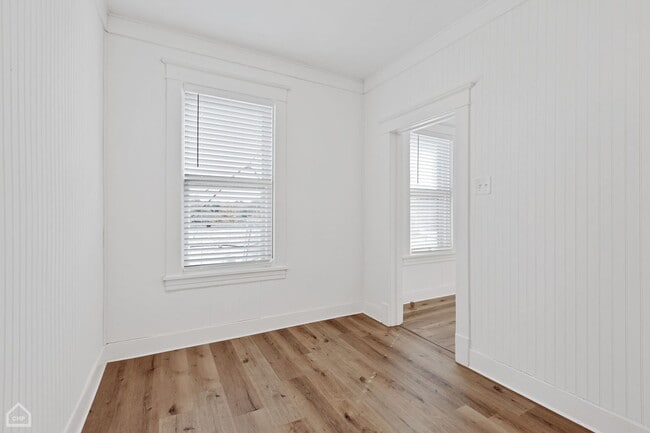 Building Photo - 107 1/2 Dean St